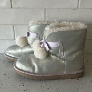 UGG Gita Pom Pom Girl's Metallic Gold Pink Leather Shearling Boots Size 6 Youth